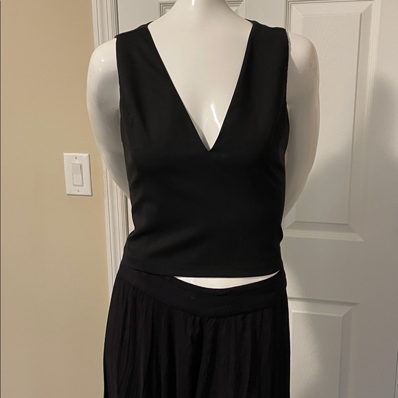 Alice + Olivia Lightweight Wool Deep V-Neck Zip Up Back Crop Top size 6 EC - Picture 4 of 11